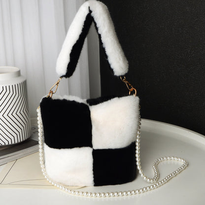 Checkerboard Plush Bucket Bag With Pearl Chain Design Winter Fashion Luxury Handbags For Women Personalized Shopping Shoulder Bags